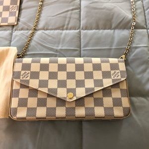 Louis VUITTON Pochette Felicie